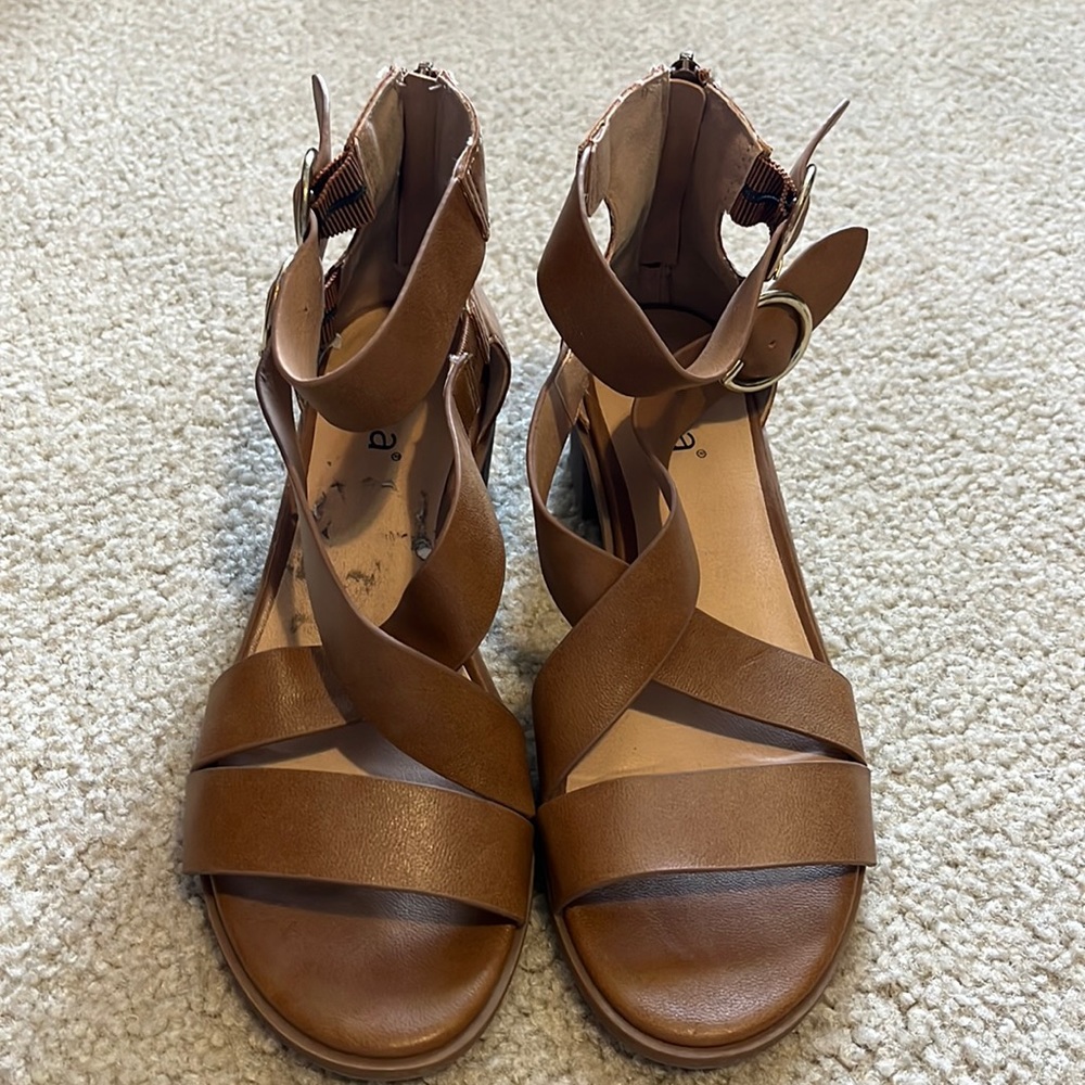 Diba tan sandals